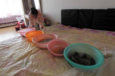 柳州楼上漏水，住户失联，小区没物管，业主维权难！律师来支招……